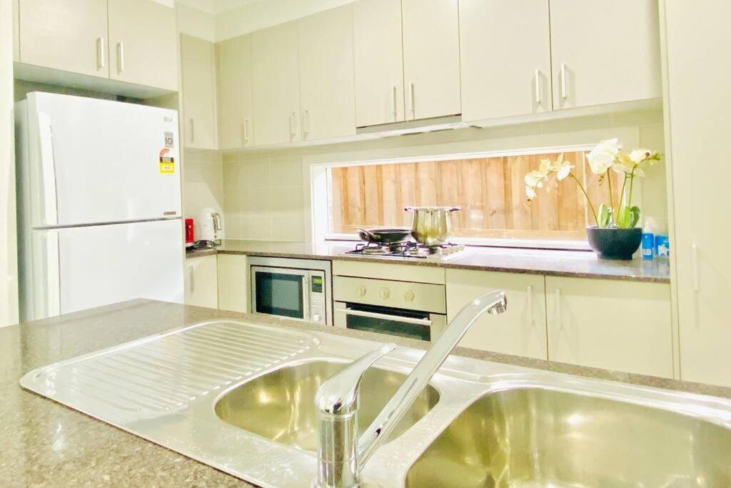 Kellyville 5Br Near Park And Shopping Mall 外观 照片
