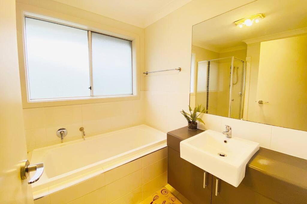 Kellyville 5Br Near Park And Shopping Mall 外观 照片
